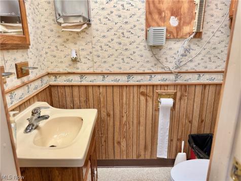1107 Lincoln Way E Massillon OH 44646