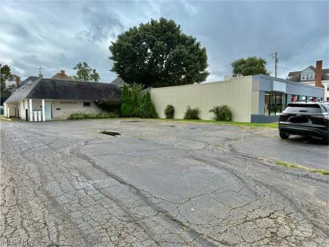 1107 Lincoln Way E Massillon OH 44646