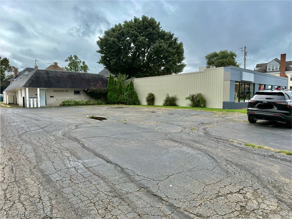 1107 Lincoln Way E Massillon OH 44646