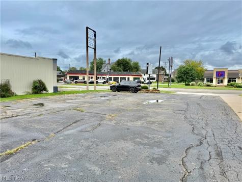 1107 Lincoln Way E Massillon OH 44646