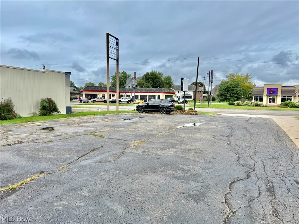 1107 Lincoln Way E Massillon OH 44646
