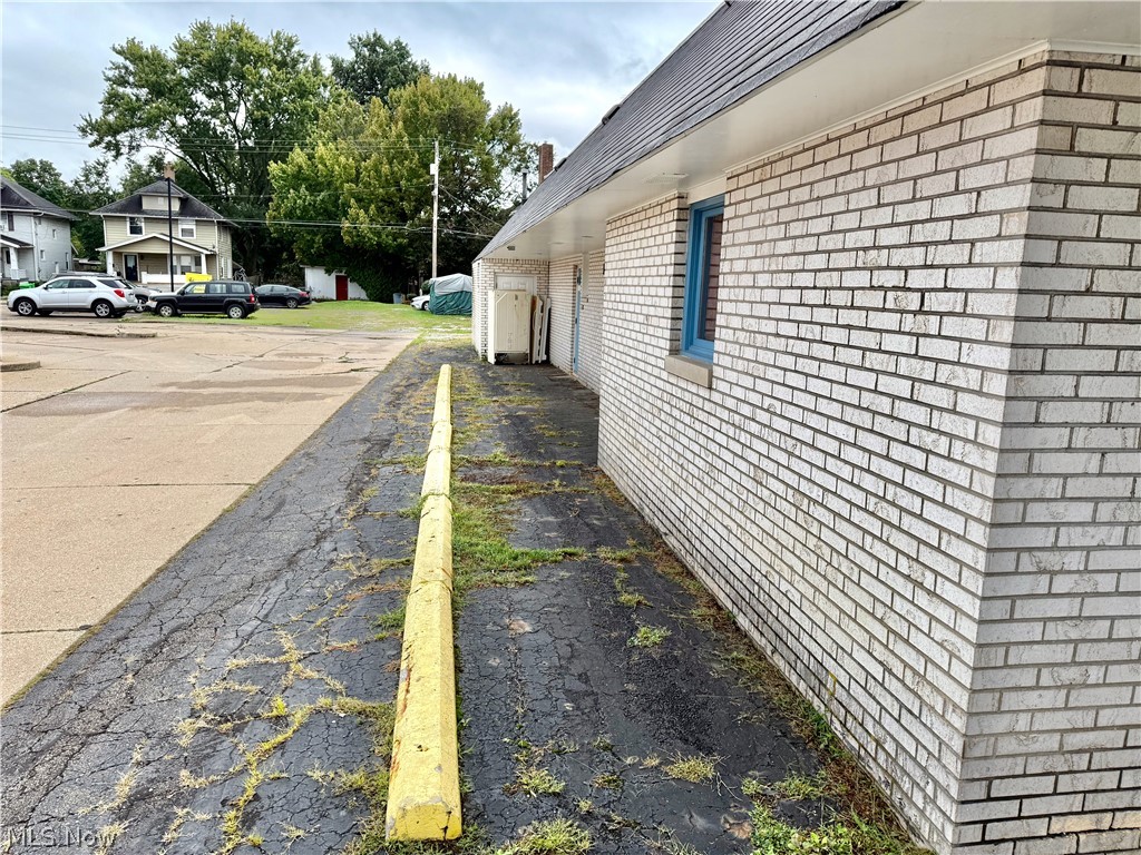 1107 Lincoln Way E Massillon OH 44646