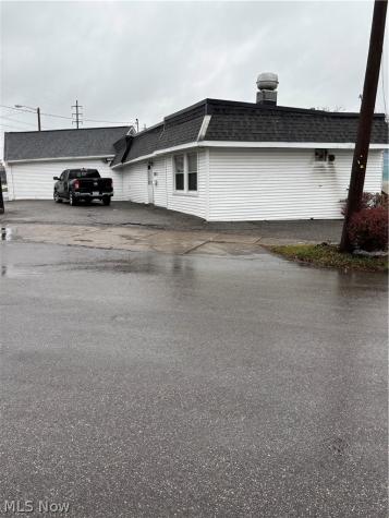 703 Lake Avenue Elyria OH 44035