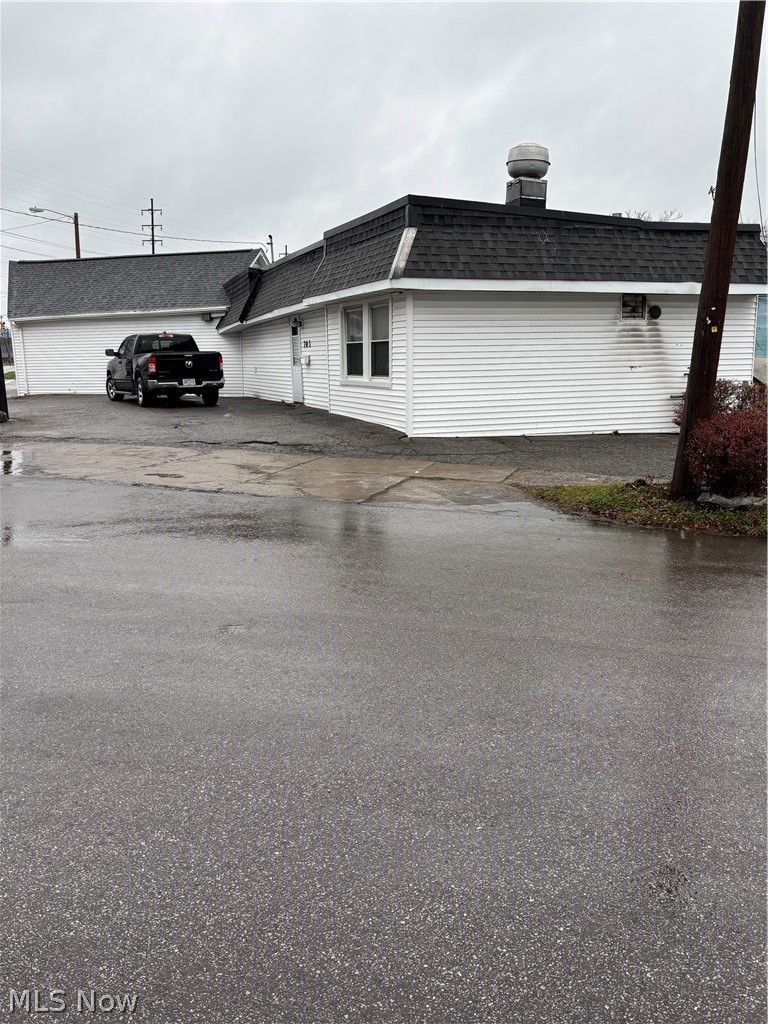 703 Lake Avenue Elyria OH 44035