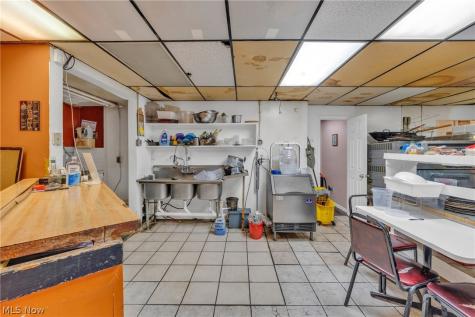 703 Lake Avenue Elyria OH 44035
