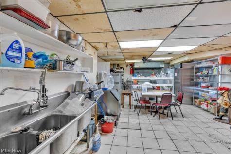 703 Lake Avenue Elyria OH 44035