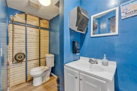 703 Lake Avenue Elyria OH 44035