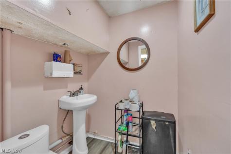 703 Lake Avenue Elyria OH 44035