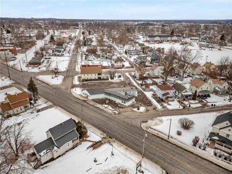 703 Lake Avenue Elyria OH 44035