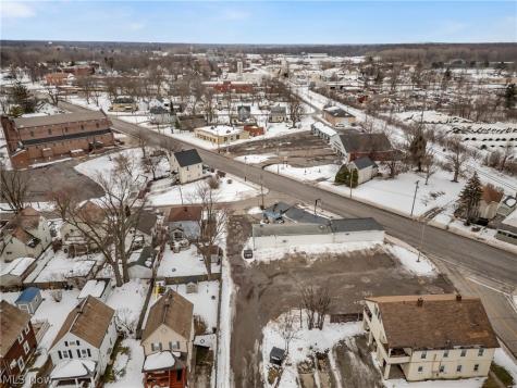 703 Lake Avenue Elyria OH 44035