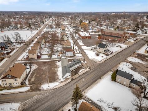 703 Lake Avenue Elyria OH 44035