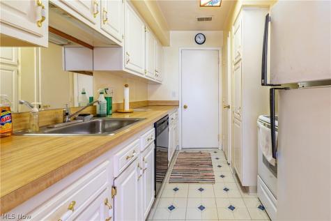 13652 Oakbrook Drive North Royalton OH 44133