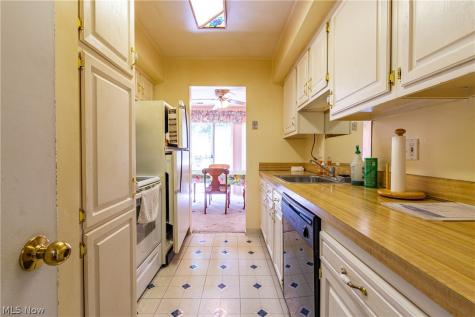 13652 Oakbrook Drive North Royalton OH 44133