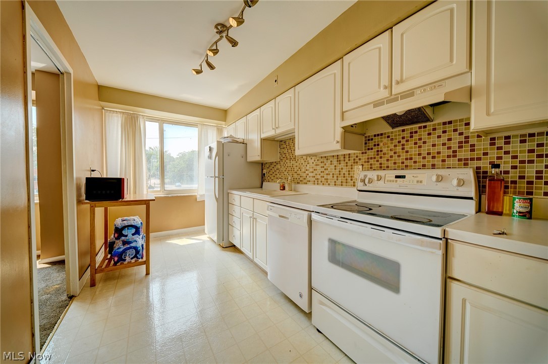 12520 Edgewater Drive Lakewood OH 44107