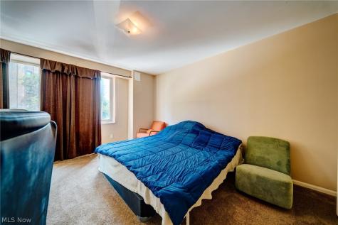 12520 Edgewater Drive Lakewood OH 44107