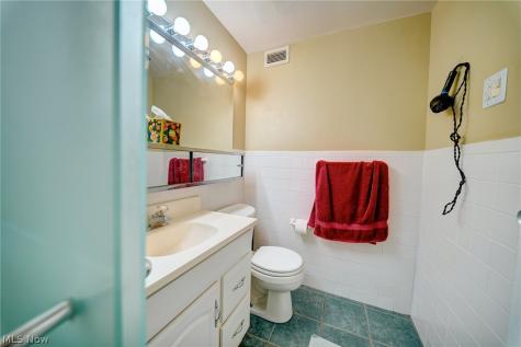 12520 Edgewater Drive Lakewood OH 44107