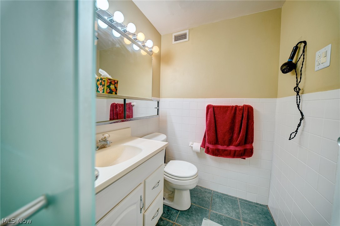 12520 Edgewater Drive Lakewood OH 44107