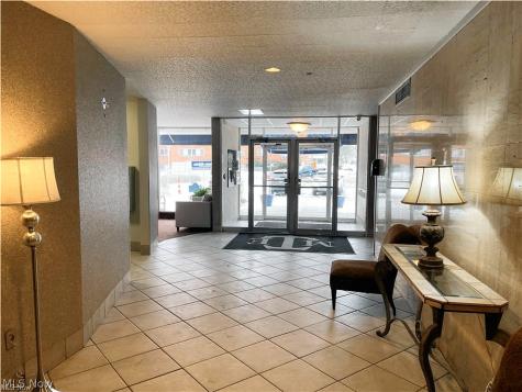12520 Edgewater Drive Lakewood OH 44107