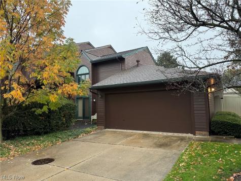 107 Fox Hollow Court Mayfield Heights OH 44124