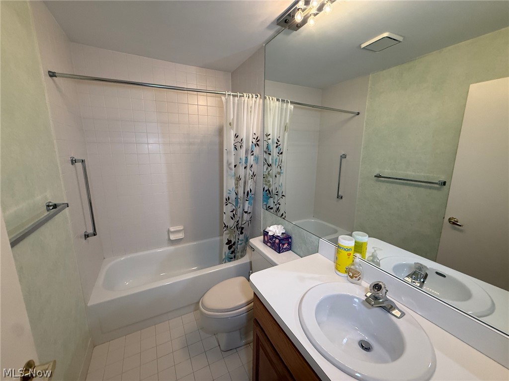 107 Fox Hollow Court Mayfield Heights OH 44124
