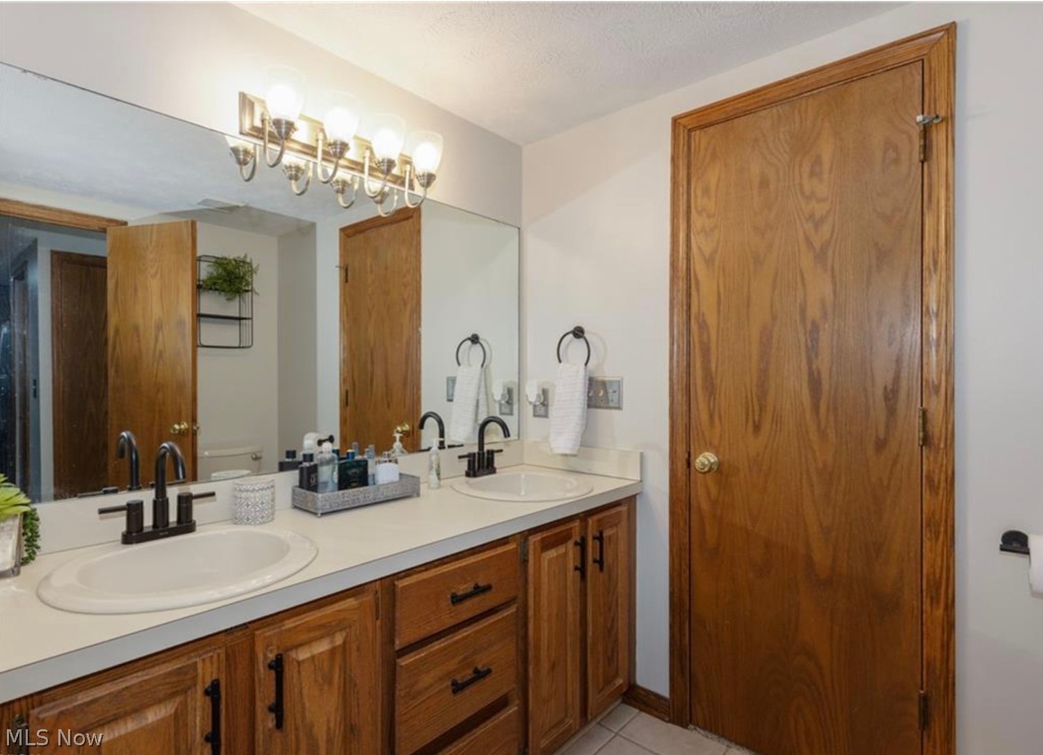 558 Meredith Lane Cuyahoga Falls OH 44223