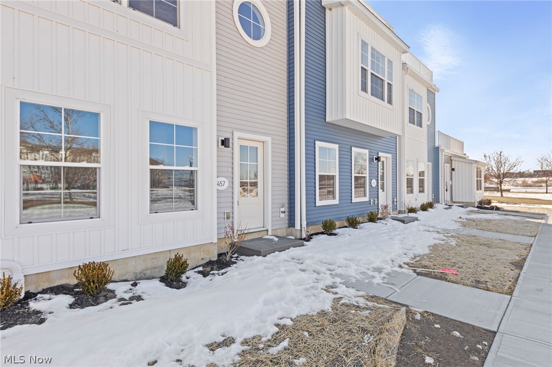 457 Harbor Lane Lorain OH 44052