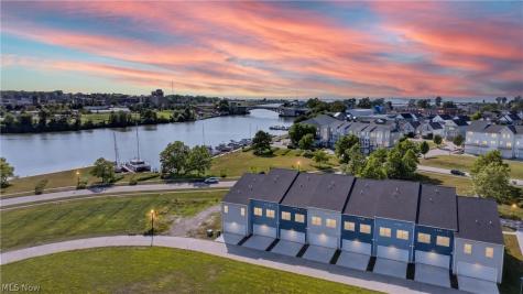 457 Harbor Lane Lorain OH 44052
