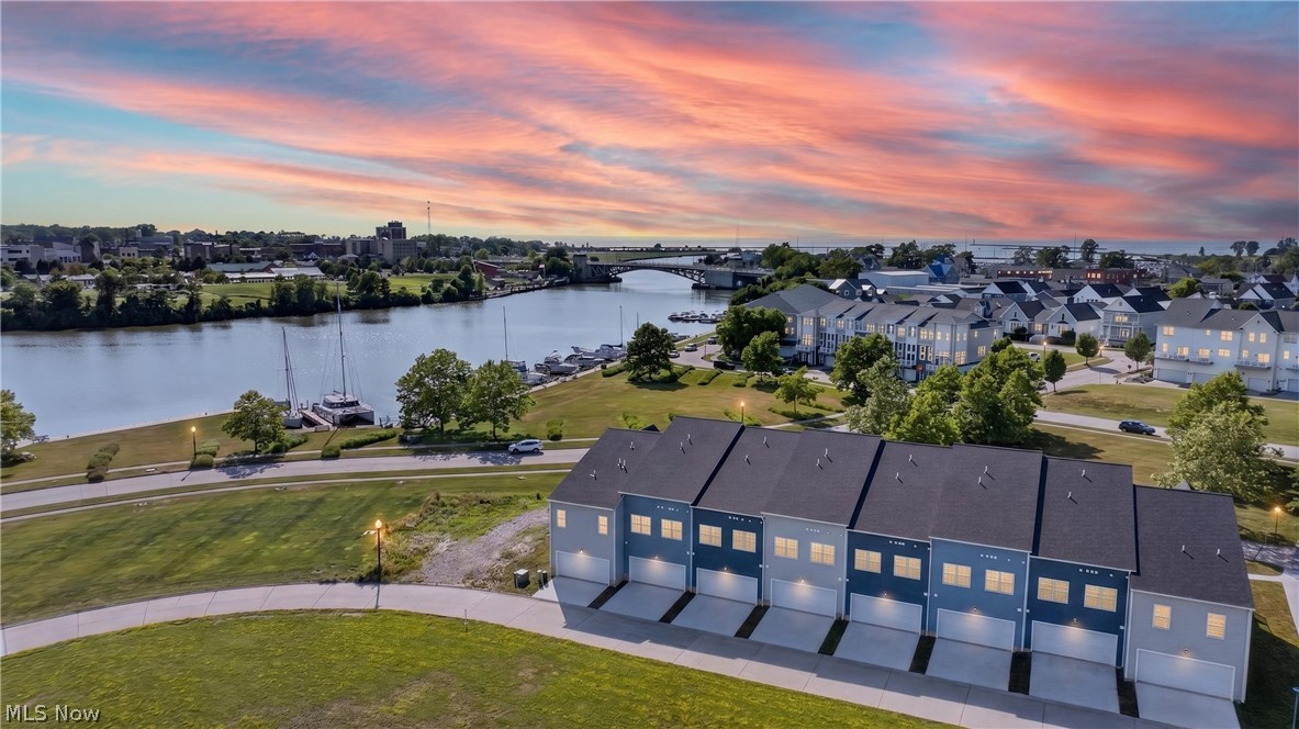 457 Harbor Lane Lorain OH 44052
