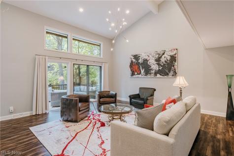 6889 Woodwalk Drive Brecksville OH 44141