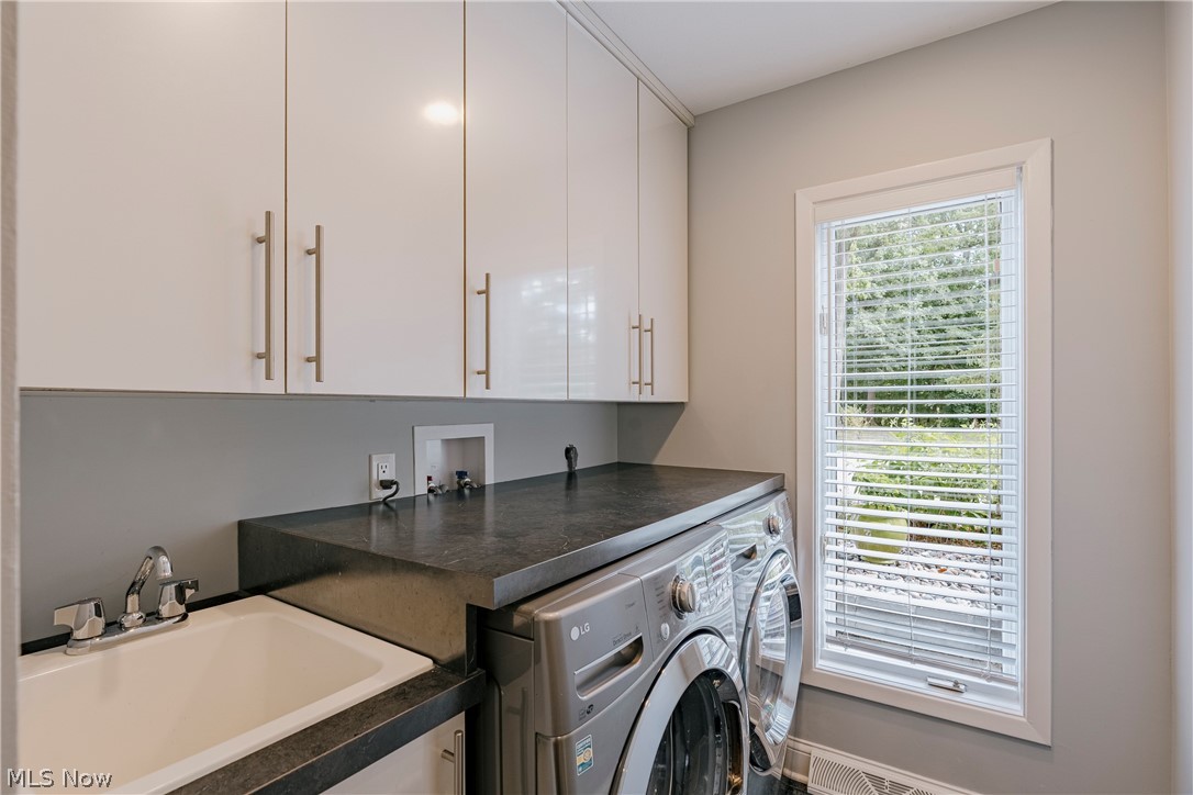 6889 Woodwalk Drive Brecksville OH 44141