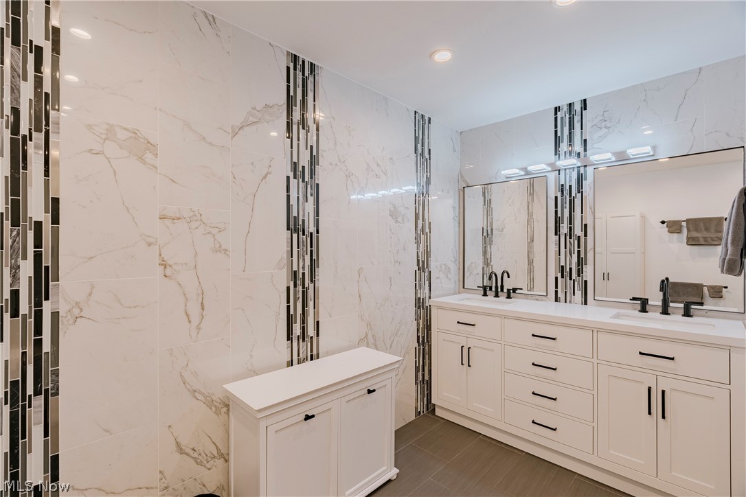 6889 Woodwalk Drive Brecksville OH 44141