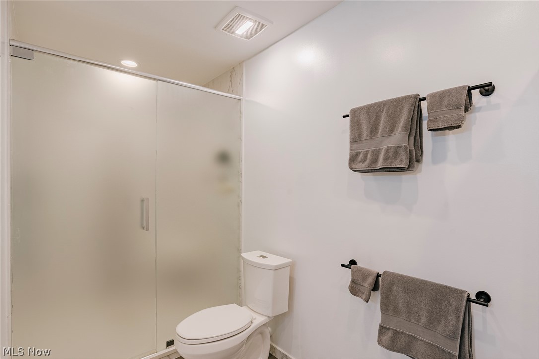 6889 Woodwalk Drive Brecksville OH 44141
