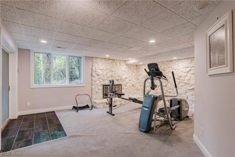 6889 Woodwalk Drive Brecksville OH 44141