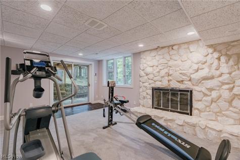 6889 Woodwalk Drive Brecksville OH 44141