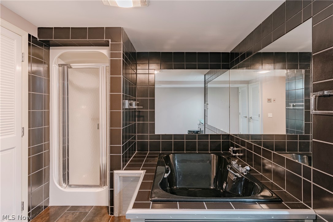 6889 Woodwalk Drive Brecksville OH 44141