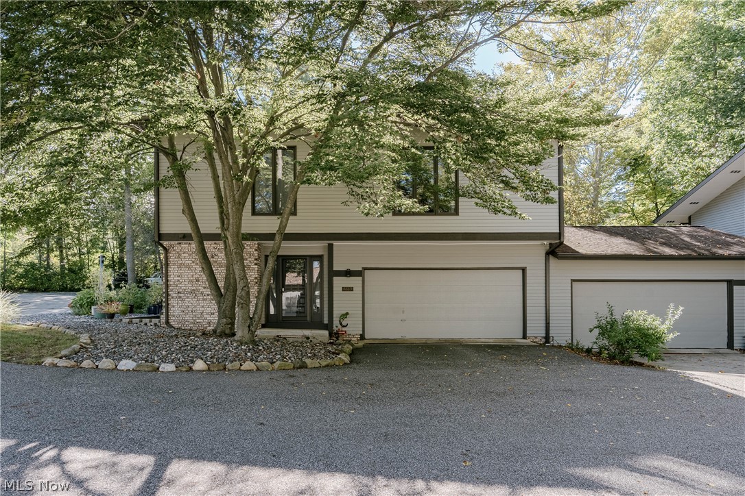 6889 Woodwalk Drive Brecksville OH 44141