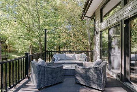 6889 Woodwalk Drive Brecksville OH 44141