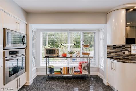6889 Woodwalk Drive Brecksville OH 44141