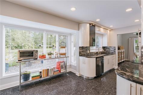 6889 Woodwalk Drive Brecksville OH 44141