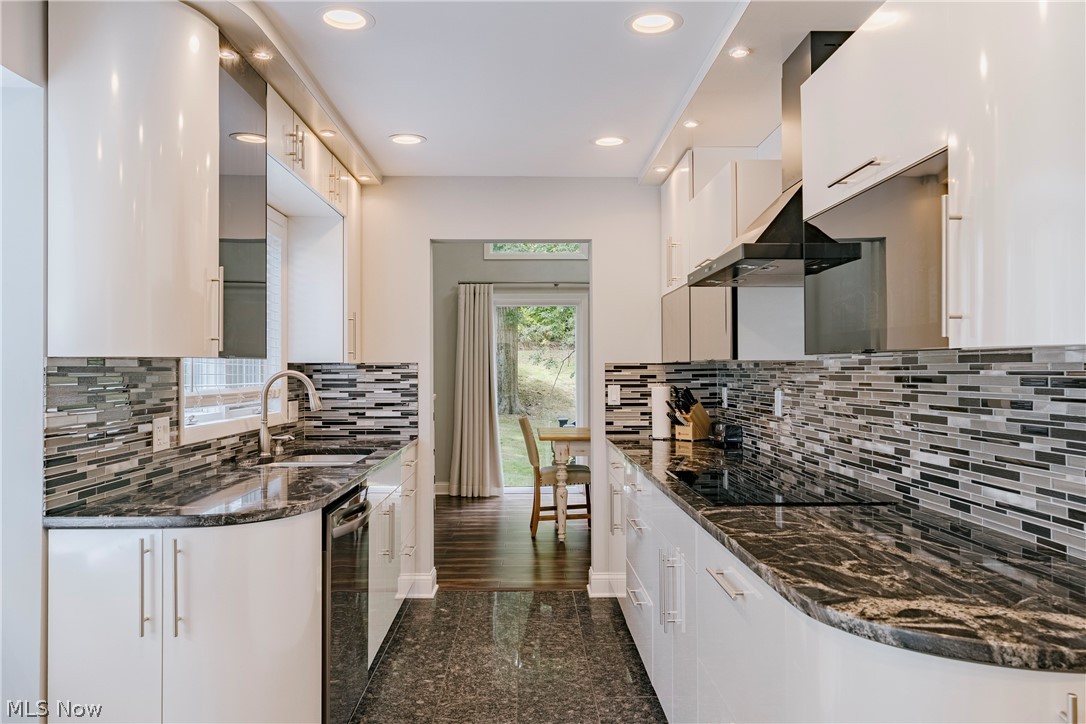 6889 Woodwalk Drive Brecksville OH 44141