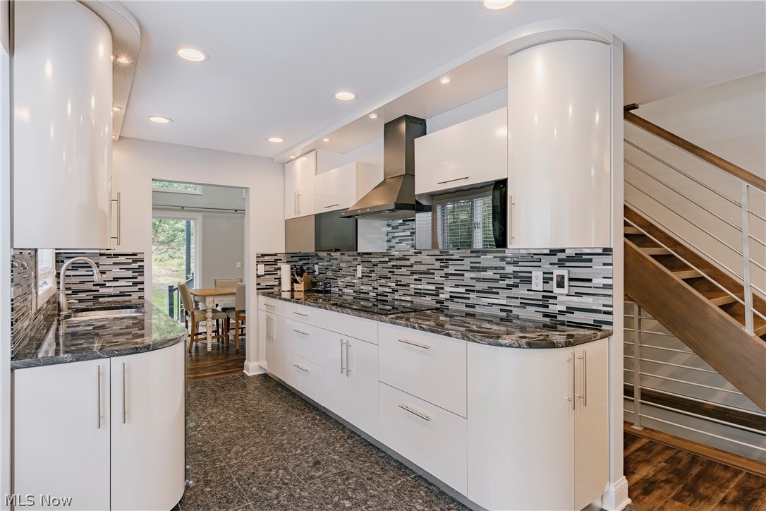 6889 Woodwalk Drive Brecksville OH 44141