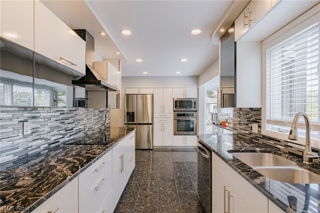 6889 Woodwalk Drive Brecksville OH 44141