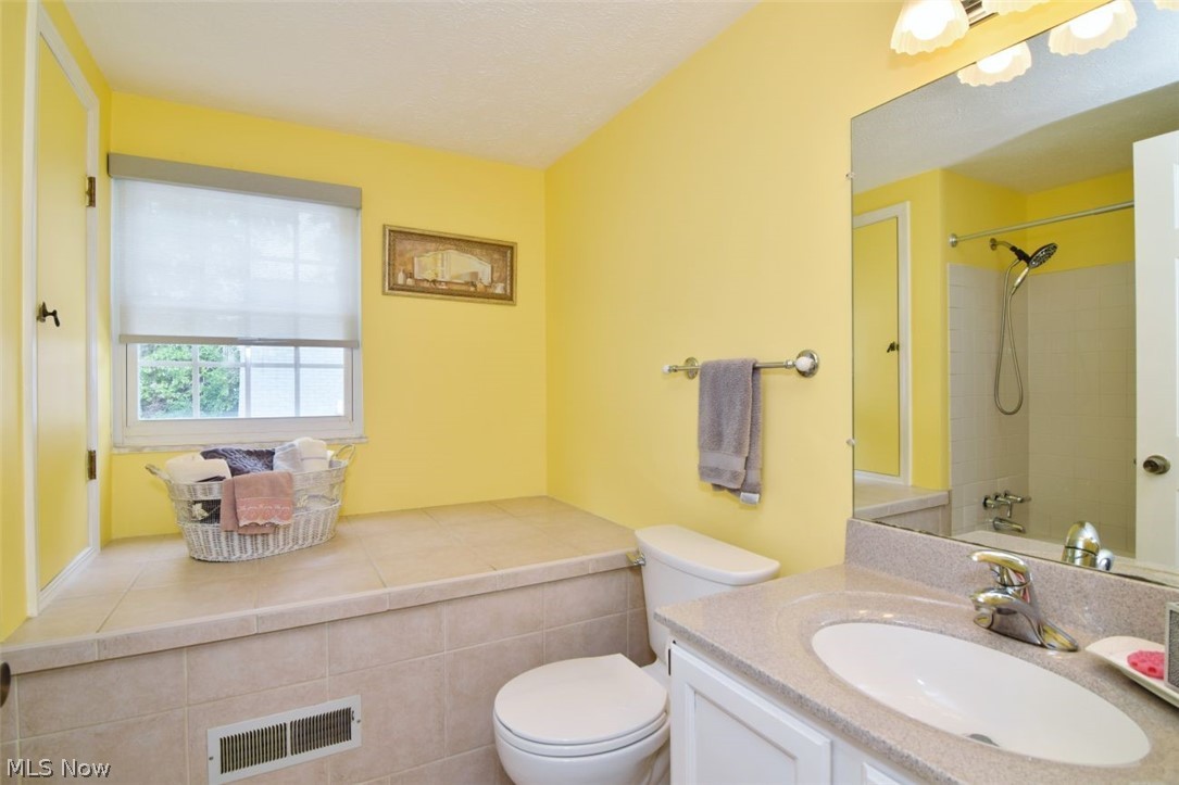 5254 Liberty Lane Willoughby OH 44094
