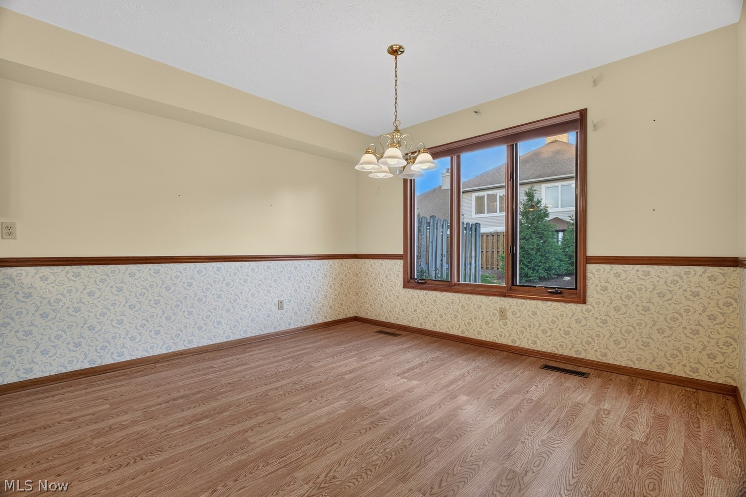 120 Ambleside Way Amherst OH 44001