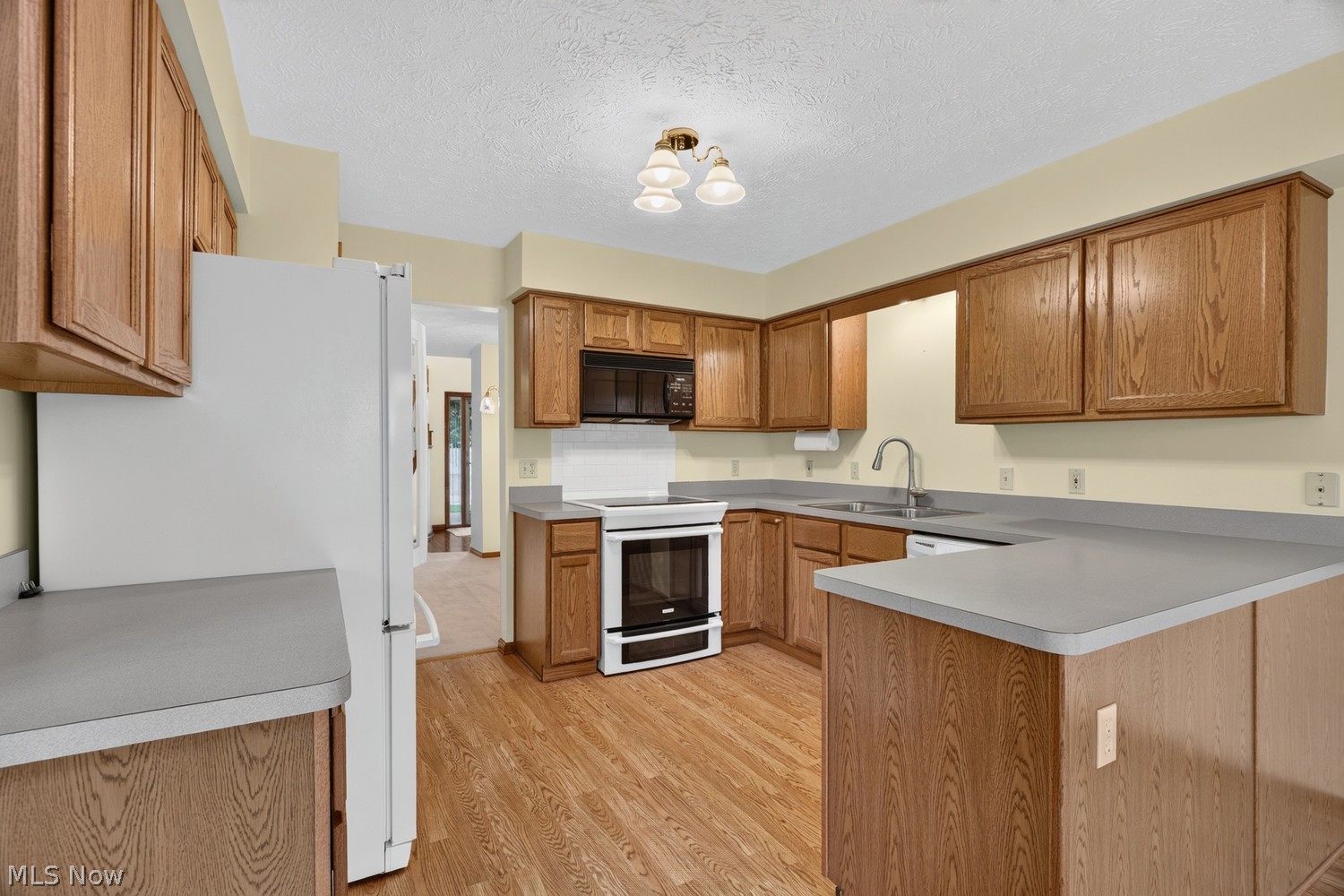 120 Ambleside Way Amherst OH 44001