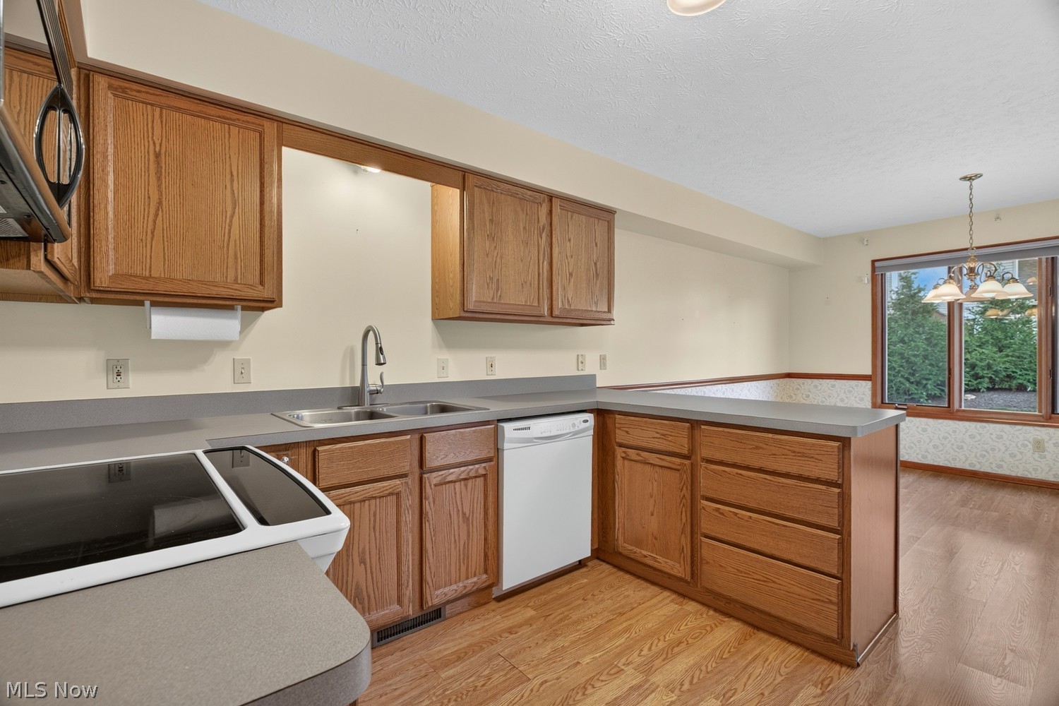 120 Ambleside Way Amherst OH 44001