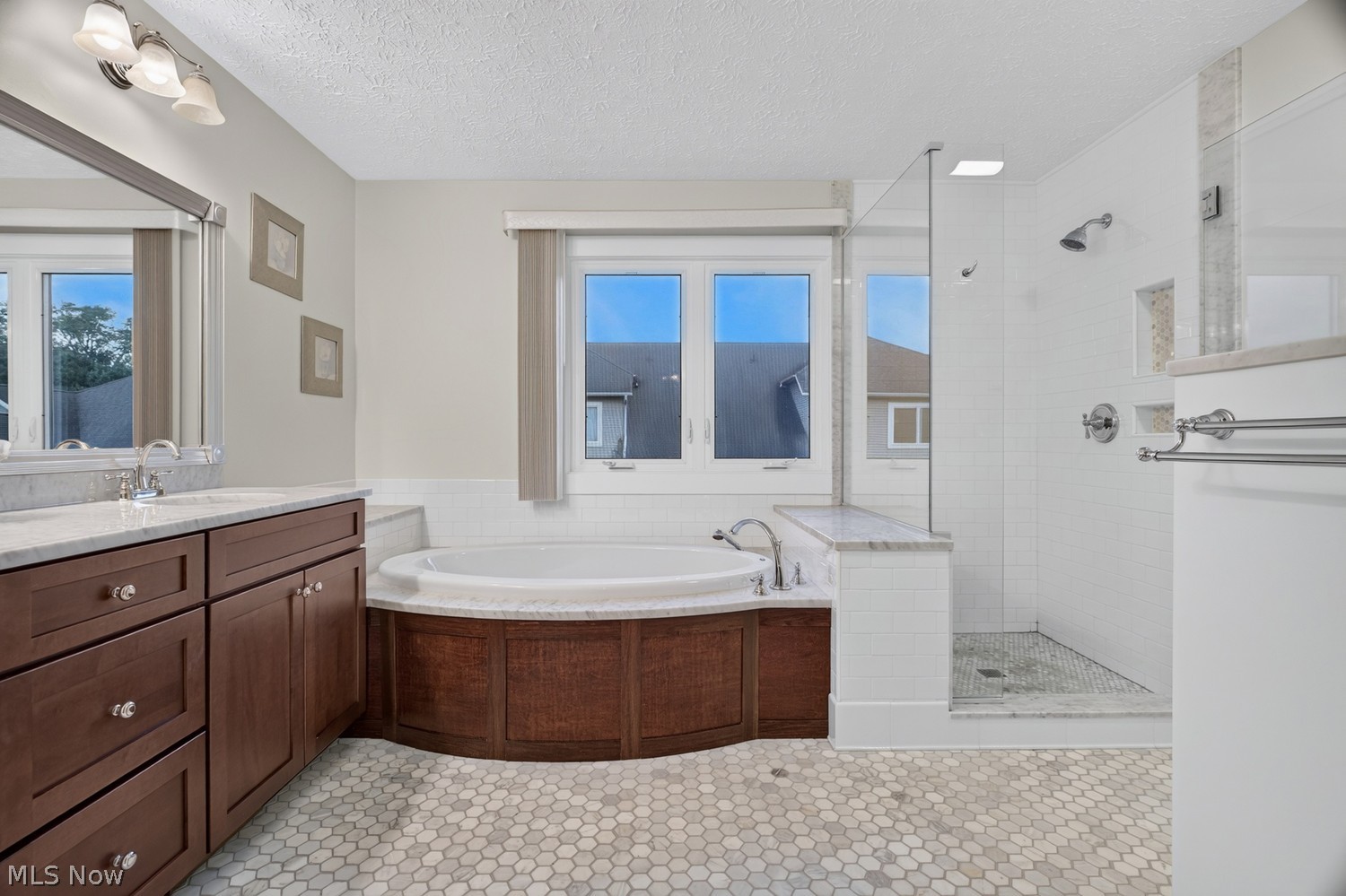 120 Ambleside Way Amherst OH 44001