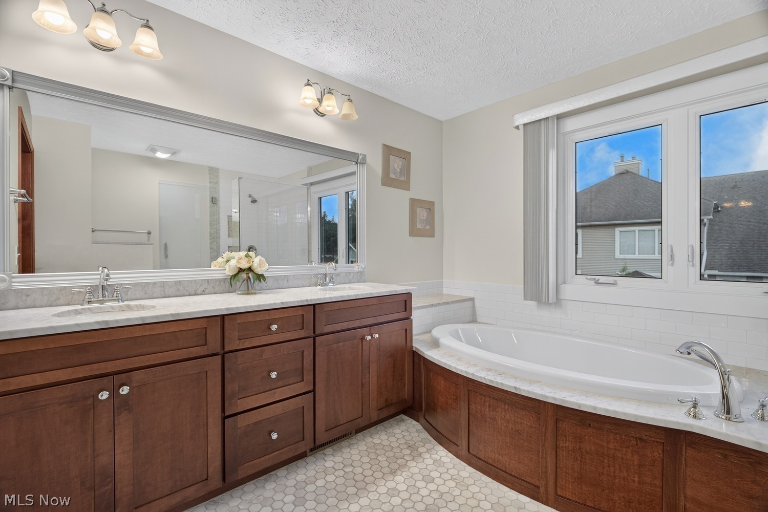 120 Ambleside Way Amherst OH 44001