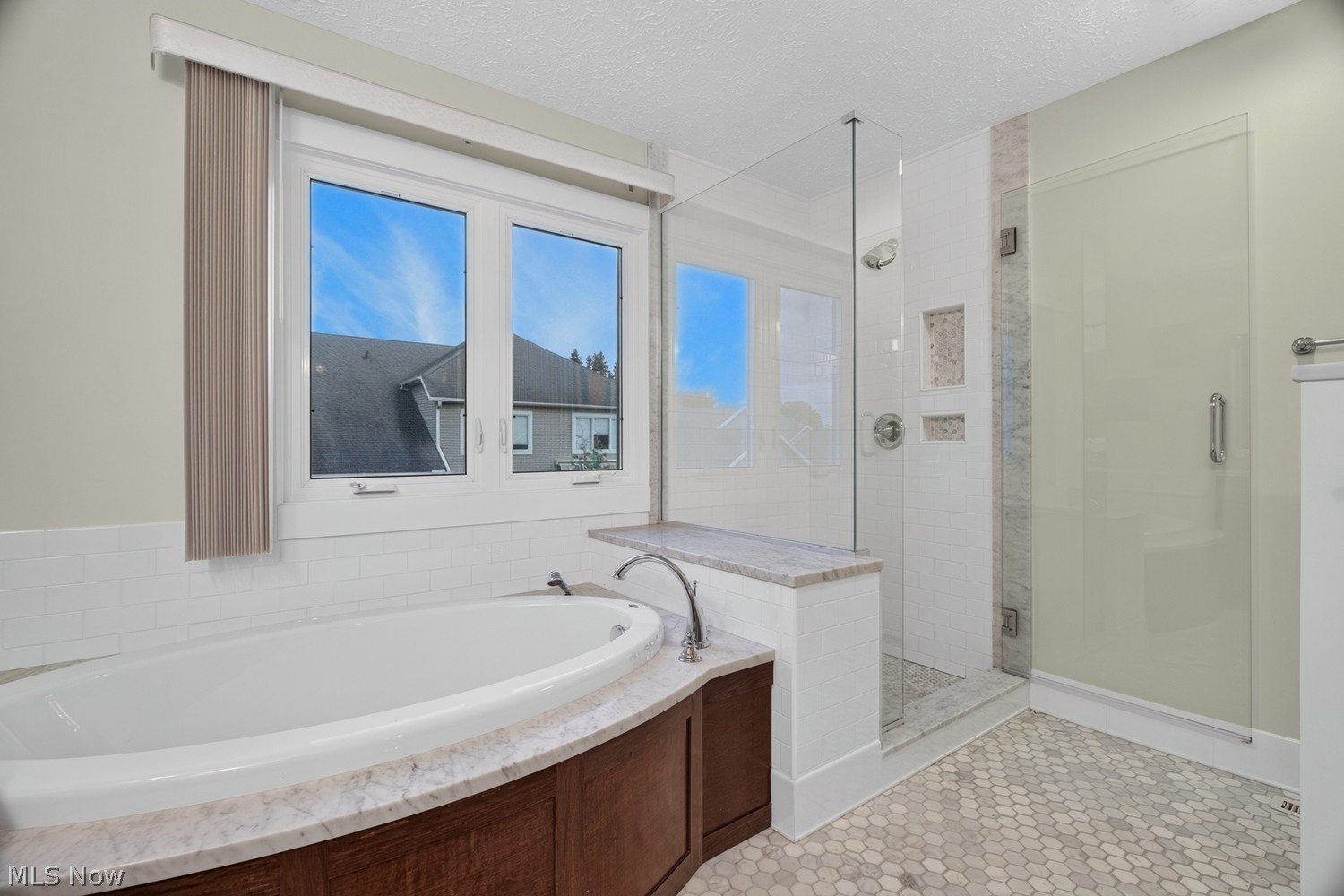 120 Ambleside Way Amherst OH 44001