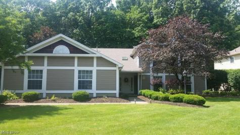 1327 Fox Run Drive Youngstown OH 44512